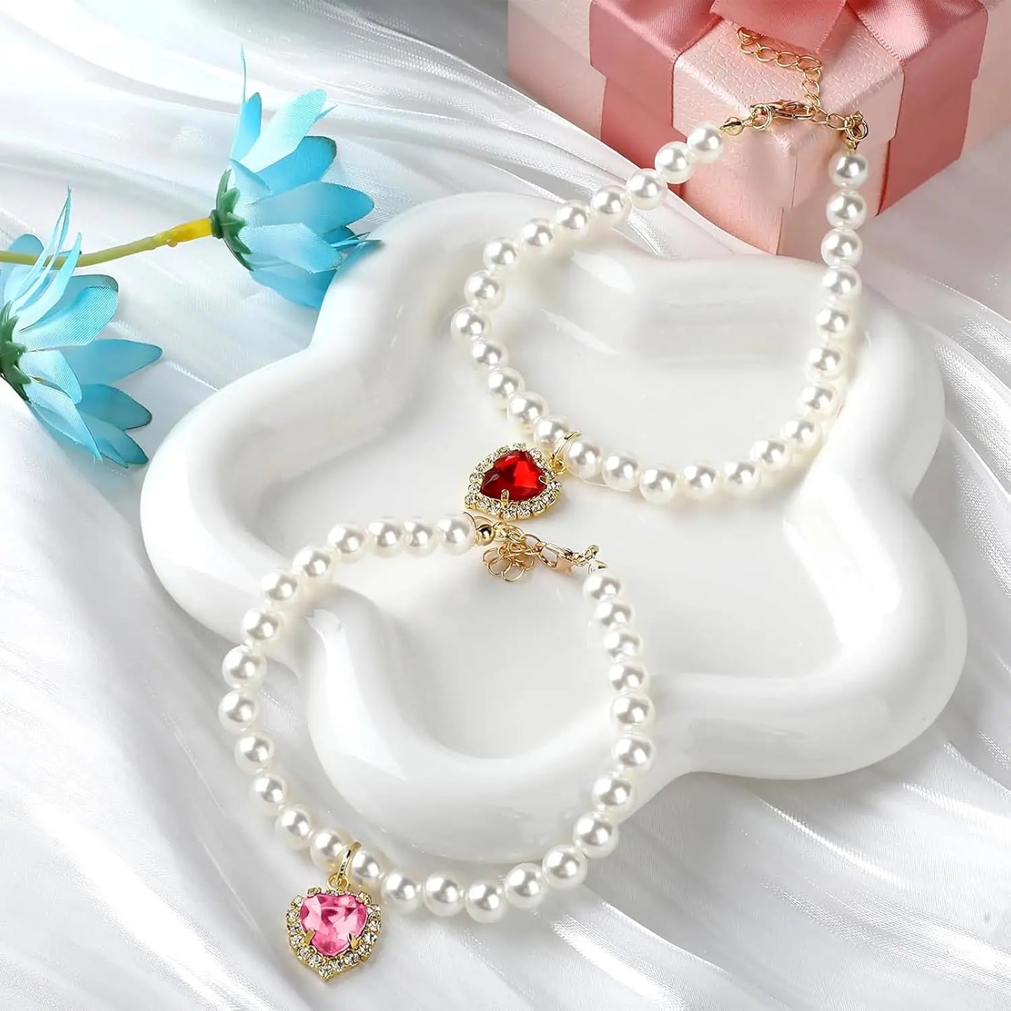 Adjustable Pearl Collars with Heart-Shaped Rhinestones for Cats - Elegant Pet Accessories for Weddings and Special Events (2-Pack)