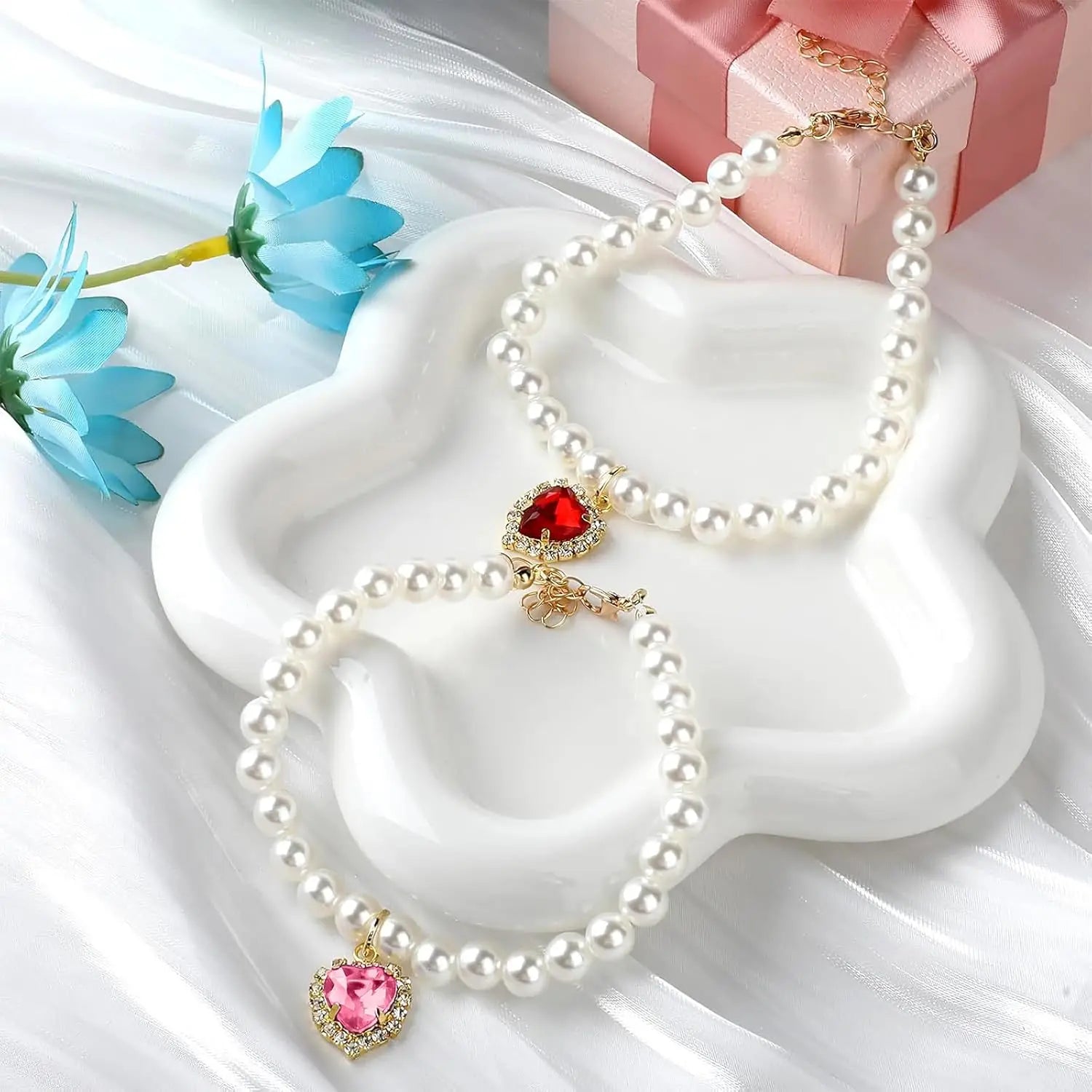 Adjustable Pearl Collars with Heart-Shaped Rhinestones for Cats - Elegant Pet Accessories for Weddings and Special Events (2-Pack)